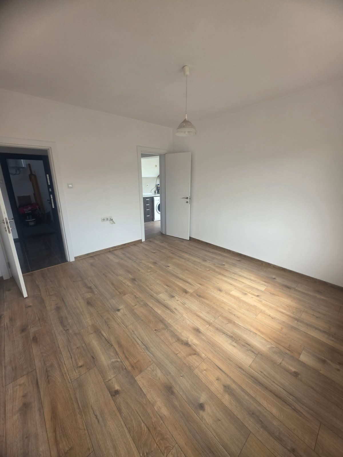Продава ЕТАЖ ОТ КЪЩА, гр. Шумен, Център, снимка 5 - Етаж от къща - 54419798