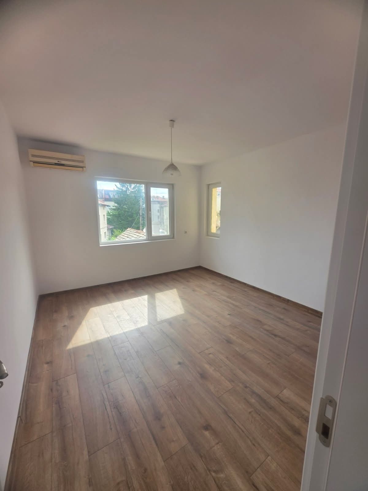 Продава ЕТАЖ ОТ КЪЩА, гр. Шумен, Център, снимка 7 - Етаж от къща - 54419798