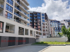 2 makuuhuonetta Poligona, Sofia