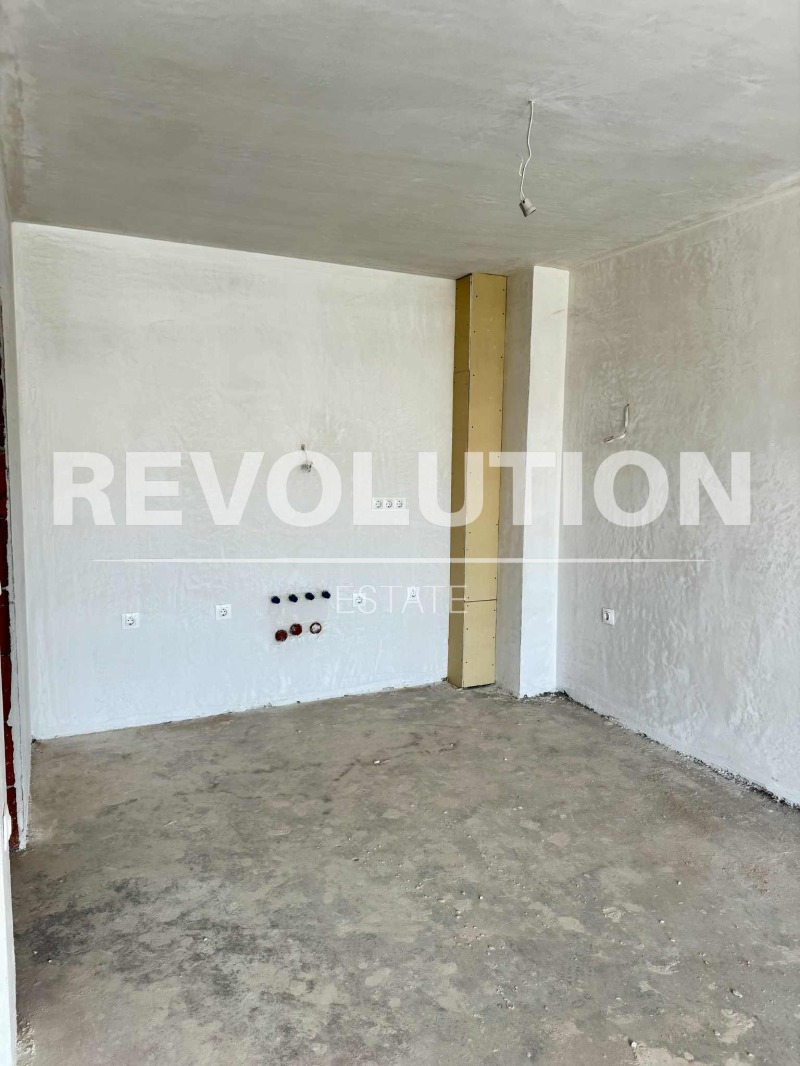 Продава  2-стаен град Пловдив , Остромила , 85 кв.м | 67596972 - изображение [2]