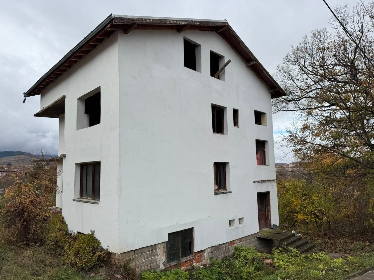 Продава КЪЩА, гр. Вършец, област Монтана, снимка 2 - Къщи - 54431524