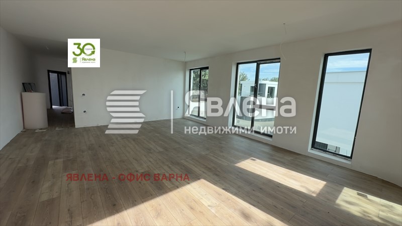 Продава 3-СТАЕН, гр. Варна, м-т Долна Трака, снимка 2 - Aпартаменти - 47427997