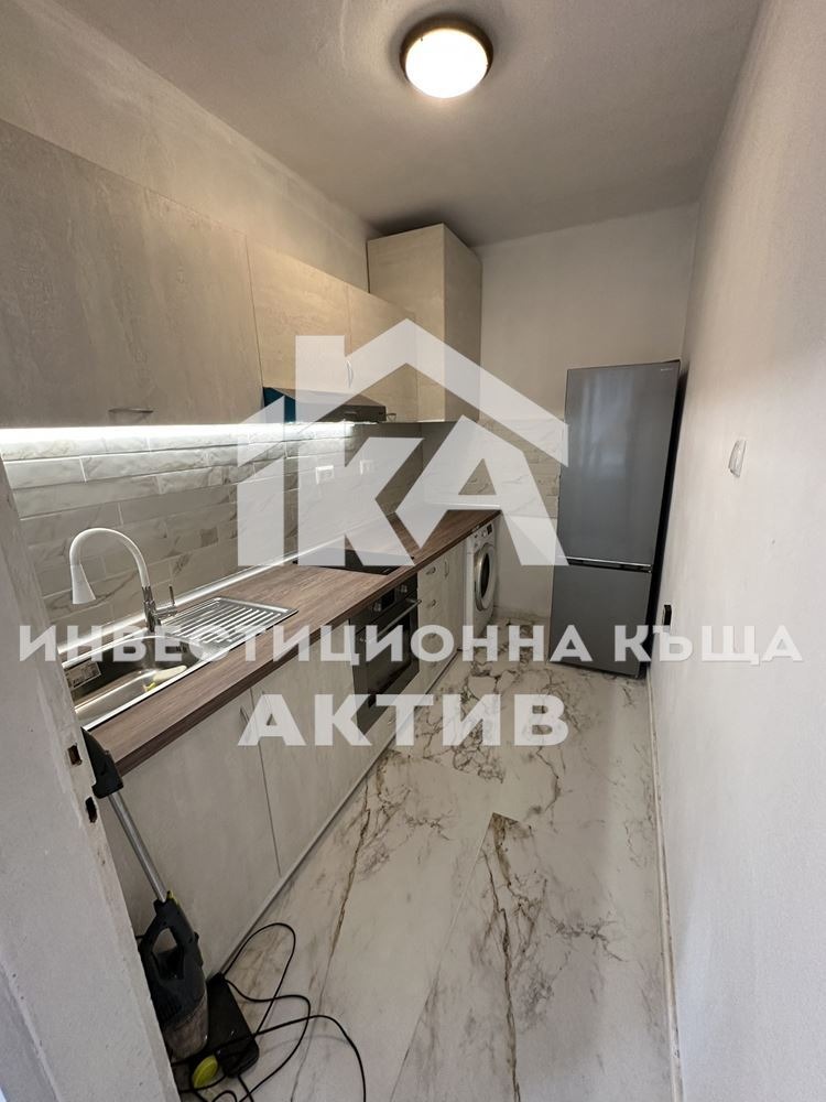 Продава ЕТАЖ ОТ КЪЩА, гр. Пловдив, Център, снимка 2 - Етаж от къща - 48691846