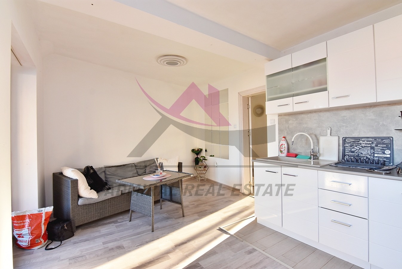 Продава МЕЗОНЕТ, гр. Варна, Център, снимка 2 - Апартаменти - 51907550