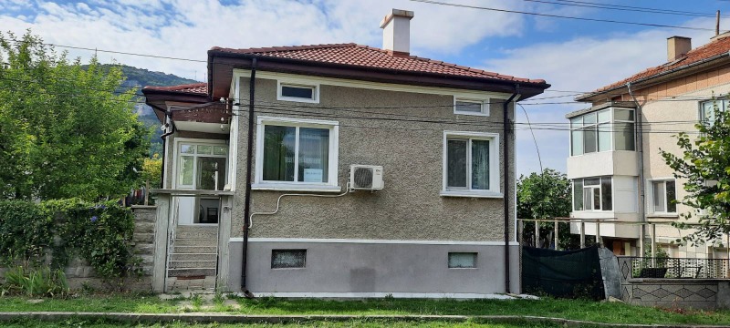 Продава  Къща, град Шумен, Дивдядово •  150 000 EUR • ID 40826560 — holmes.bg - [1] 