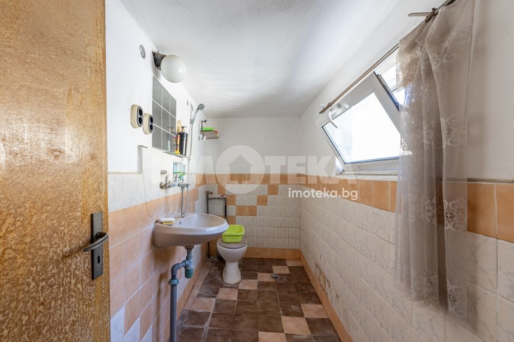 Продава КЪЩА, гр. Варна, Изгрев, снимка 12 - Къщи - 53861356