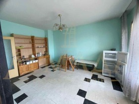 1 quarto Trakiia, Plovdiv