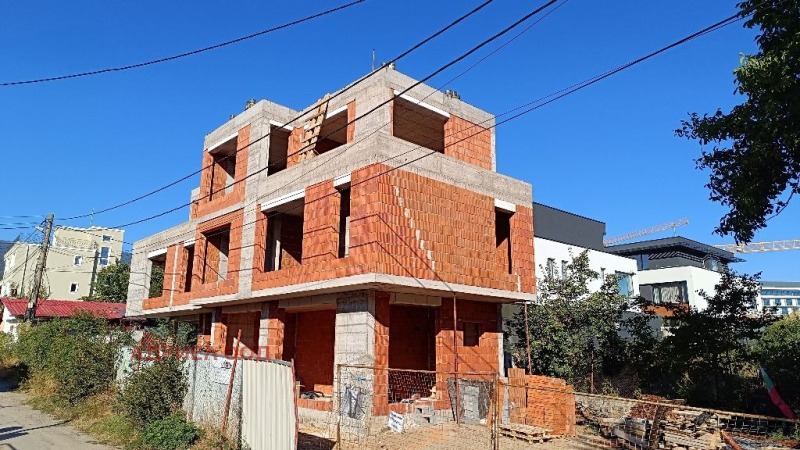 Satılık  Ev Sofia , m-t Kambanite , 209 metrekare | 69911974