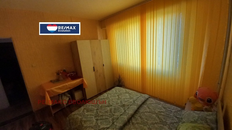 Продава 2-СТАЕН в град Разград, Орел - 64 кв.м / 60 332.44 € » 118 000 лв., РЕ/МАКС ЕВОЛЮШЪН