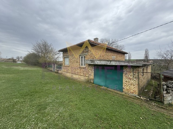 Продава КЪЩА, с. Есеница, област Варна, снимка 2 - Къщи - 53646649