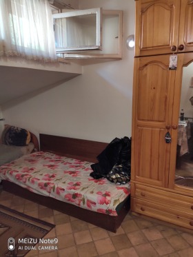 Grenier Chirok tsentar, Pleven 5