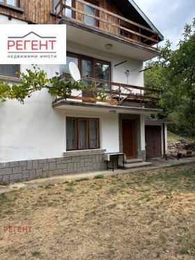 Piso de la casa Genchovtsi (Gabrovo), región de Gabrovo