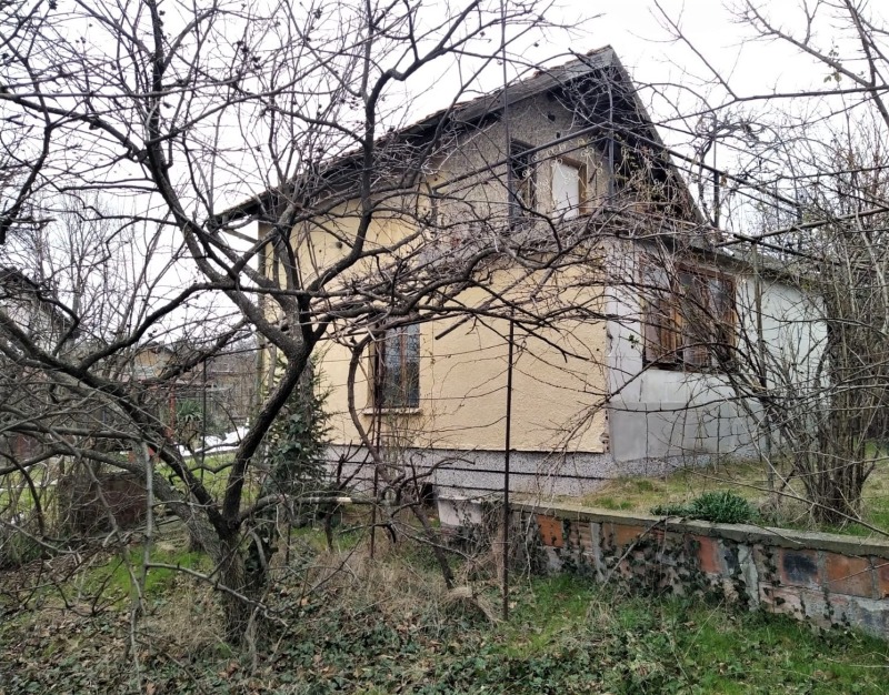 Продава КЪЩА в град Хасково, в.з. Хасково - 80 кв.м / 70 000 € » 136 908.10 лв., КОМУНИКАДО ТРЕЙД ЕООД