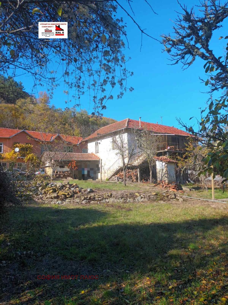 Продава КЪЩА, област Кюстендил, с. Пелатиково • 17900 € / 35009.36 лв. • 54710377 1