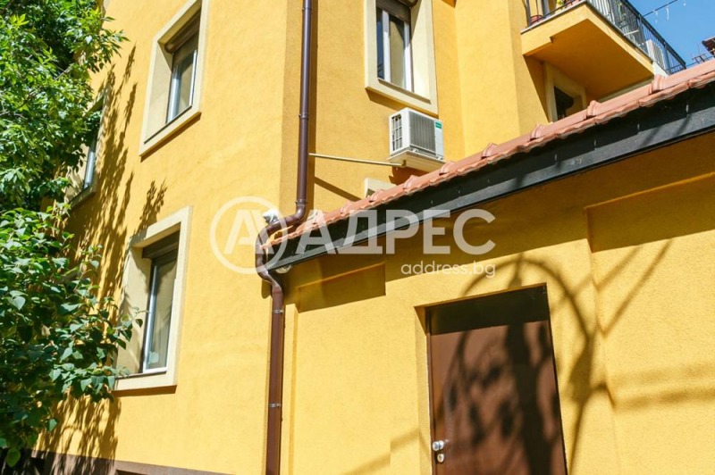 Продава КЪЩА, гр. София, Център