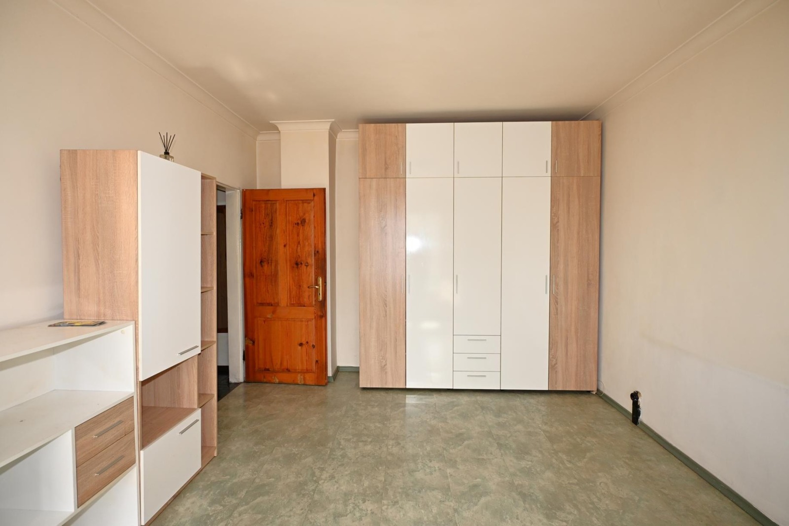 Продава 2-СТАЕН, гр. Перник, Рено, снимка 13 - Апартаменти - 56331157