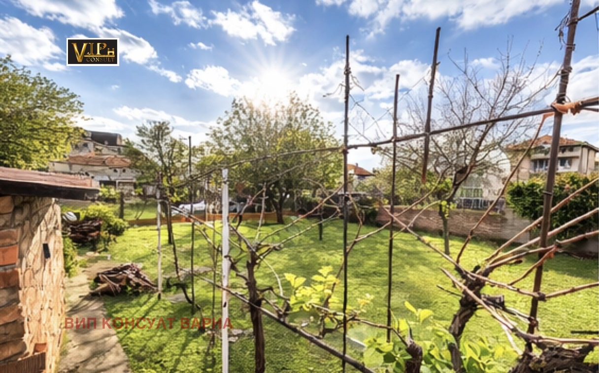 Продава КЪЩА, гр. Аксаково, област Варна