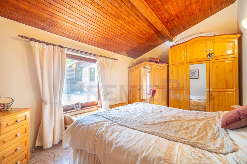 Продава КЪЩА, гр. Балчик, област Добрич, снимка 8 - Къщи - 53336622