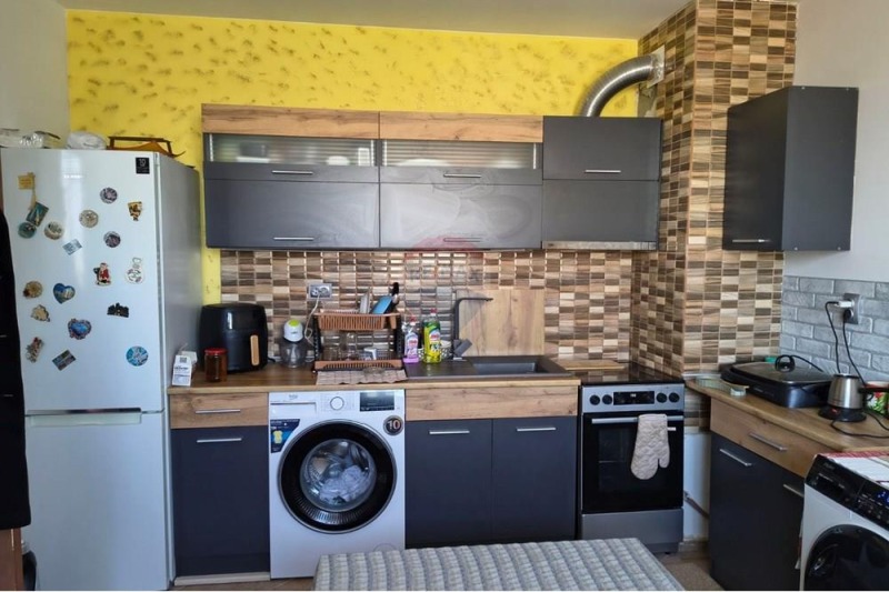 Продава 2-СТАЕН, гр. София, Толстой, снимка 2 - Апартаменти - 52463416