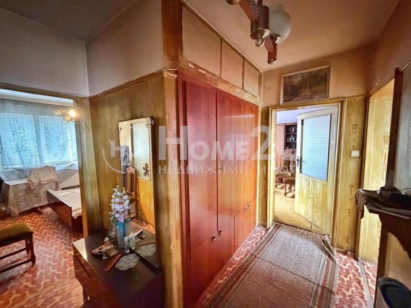 Продава ЕТАЖ ОТ КЪЩА, гр. Пловдив, Прослав, снимка 2 - Етаж от къща - 53139003