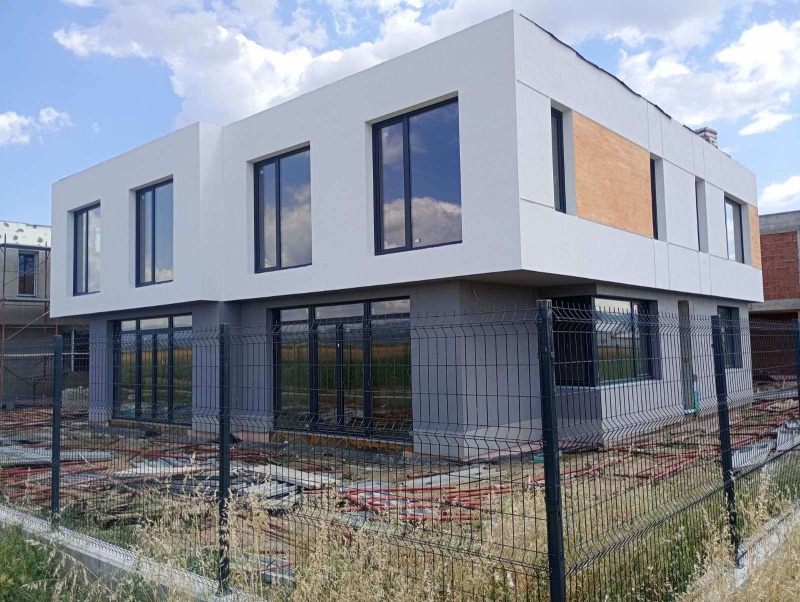 En venta  Casa región Sofia , Elin Pelin , 180 metros cuadrados | 82983175