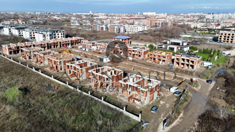 Продава КЪЩА, гр. Пловдив, Остромила, снимка 3 - Къщи - 49300052