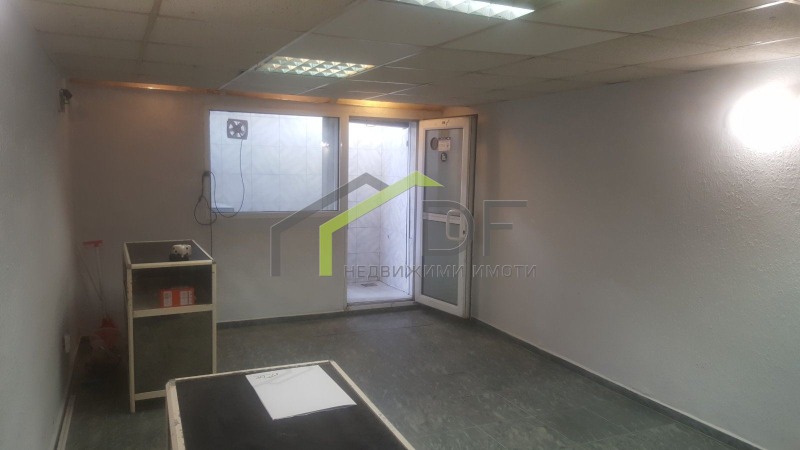 Na prodej  Prodejna Varna , Kolchozen pazar , 24 m2 | 38349195 - obraz [2]