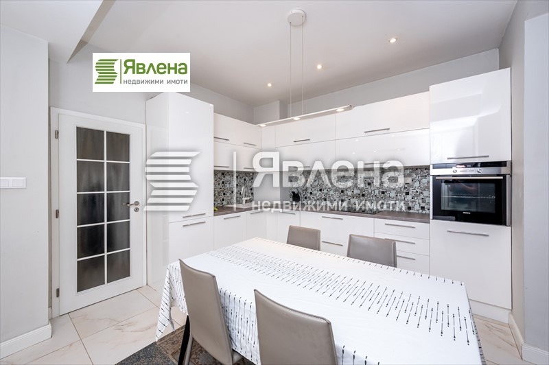 Продава 2-СТАЕН, гр. София, Център, снимка 2 - Апартаменти - 52888984