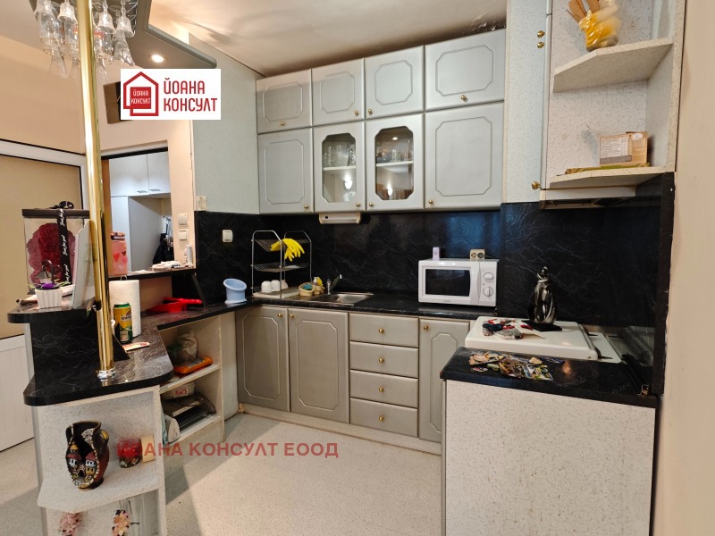 Продава  3-стаен град Плевен , 9-ти квартал , 79 кв.м | 30277372 - изображение [2]