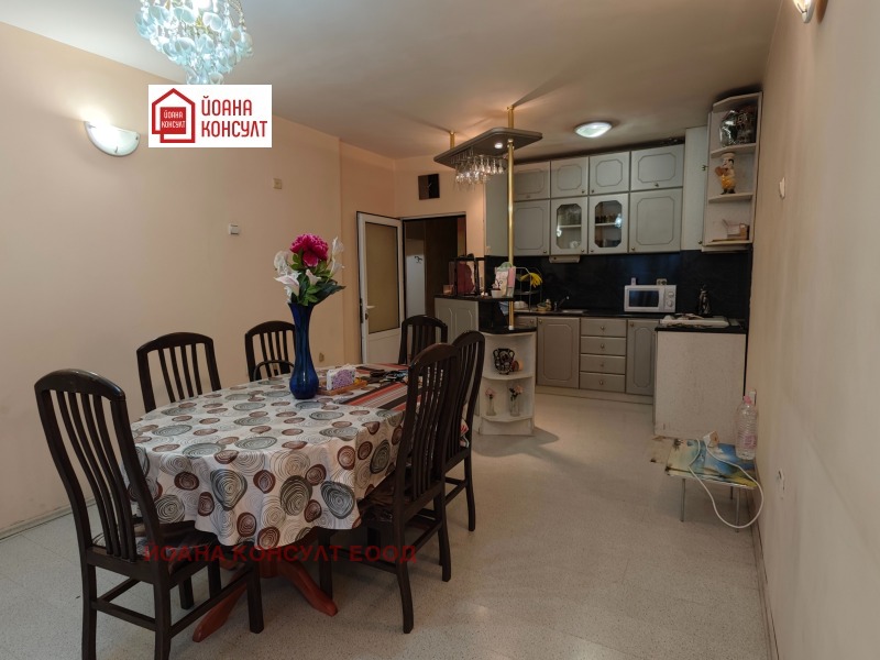 Продава  3-стаен град Плевен , 9-ти квартал , 79 кв.м | 30277372