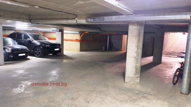 Продава ГАРАЖ, ПАРКОМЯСТО, гр. Русе, Център, снимка 5 - Гаражи и паркоместа - 53267233