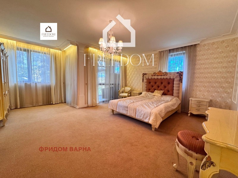 Продава 4-СТАЕН, гр. Варна, к.к. Св.Св. Константин и Елена, снимка 3 - Апартаменти - 52211525