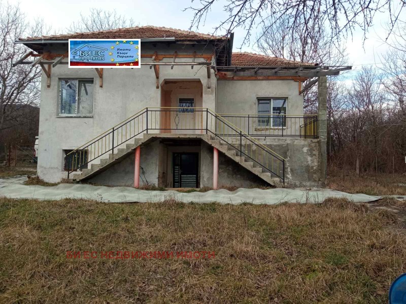 Продава КЪЩА, с. Равнище, област София област