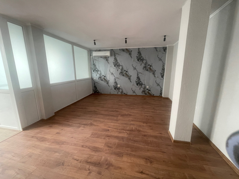 Eladó  Üzlet Ruse , Centar , 70 négyzetméter | 65534778