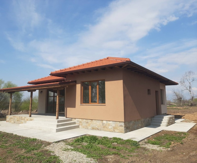 Продава  Къща, област Пловдив, с. Войсил •  170 000 EUR • ID 48534542 — holmes.bg - [1] 