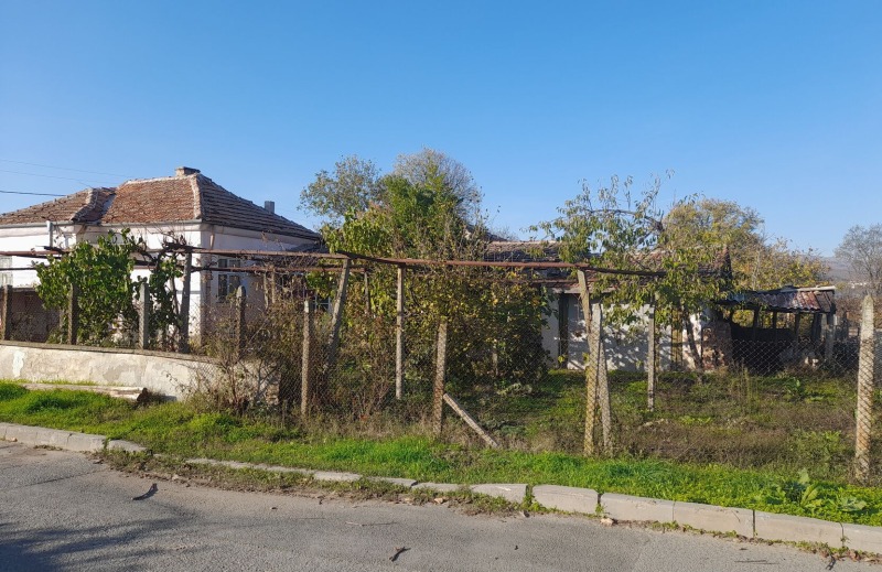 Продава КЪЩА, с. Гюльовца, област Бургас