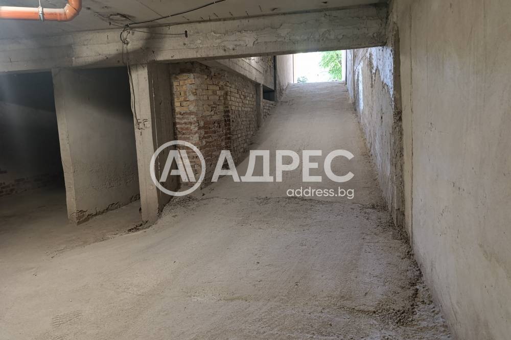 Продава ГАРАЖ, ПАРКОМЯСТО, гр. Варна, Център, снимка 2 - Гаражи и паркоместа - 54462202