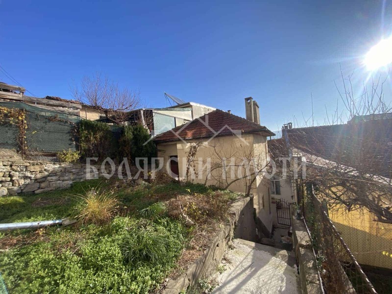 Продава КЪЩА, гр. Велико Търново, Център, снимка 2 - Къщи - 52812127