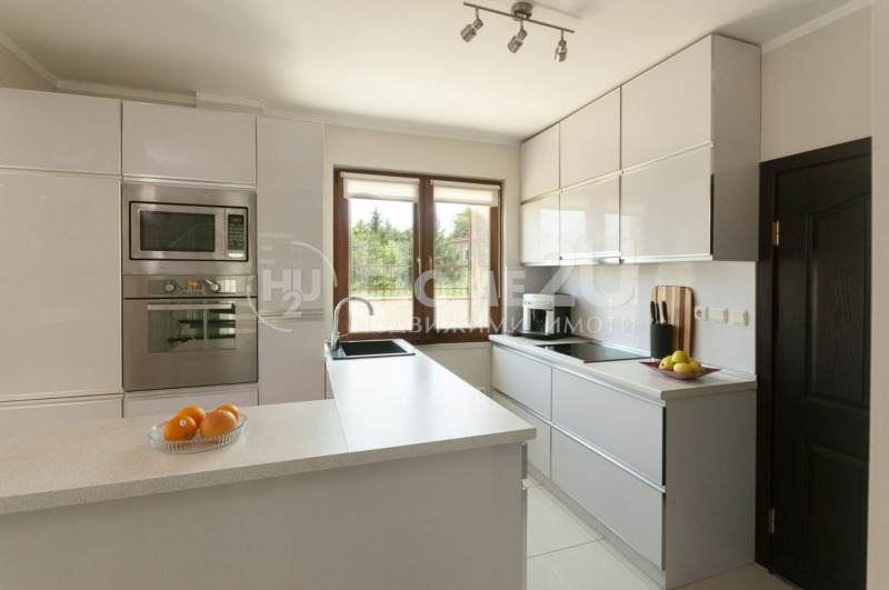 Продава КЪЩА, гр. Варна, м-т Горна Трака