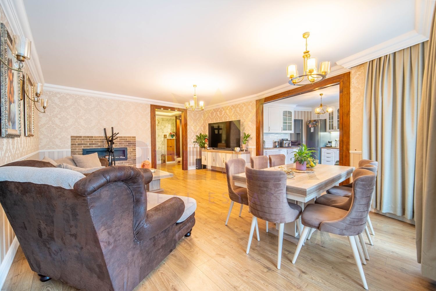 Продава 4-СТАЕН, гр. Варна, Бриз, снимка 3 - Апартаменти - 54855949