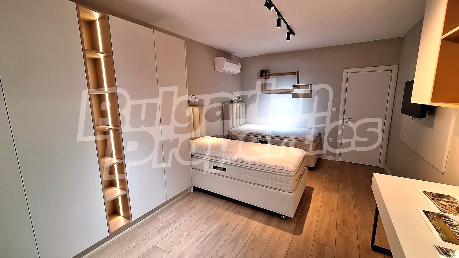 Продава 3-СТАЕН, гр. Варна, Център, снимка 3 - Апартаменти - 53957254