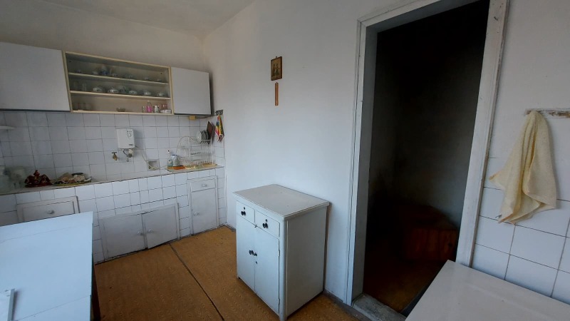 Продава ЕТАЖ ОТ КЪЩА, гр. Хасково, Училищни, снимка 3 - Етаж от къща - 53164358