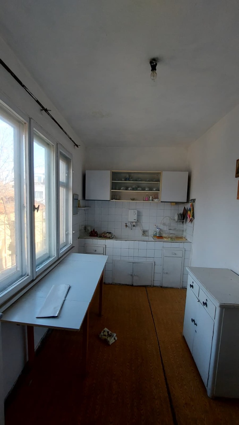 Продава ЕТАЖ ОТ КЪЩА, гр. Хасково, Училищни