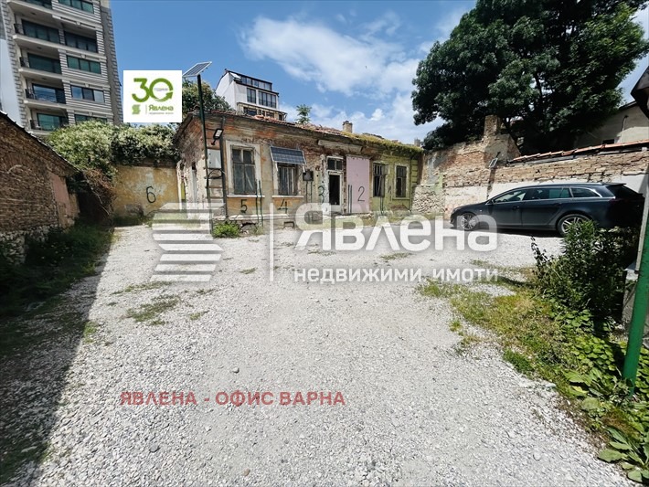 Продава КЪЩА, гр. Варна, Център, снимка 2 - Къщи - 49365527