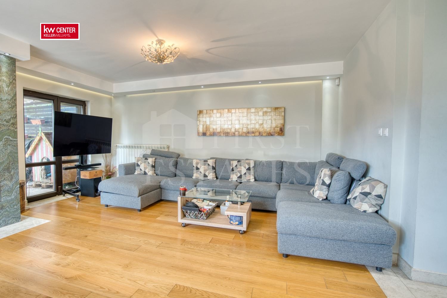 Продава КЪЩА, гр. София, м-т Детски град, снимка 2 - Къщи - 52089391