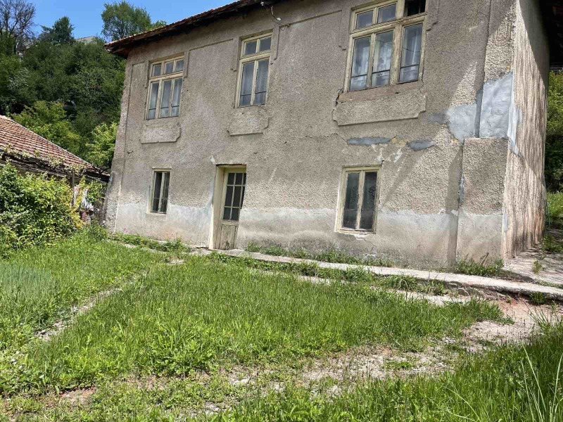 Продава КЪЩА в област Перник, гр. Трън - 80 кв.м / 35 000 € » 68 454.05 лв., ИНЕС