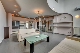 Продава 3-стаен град София Център - [1] 