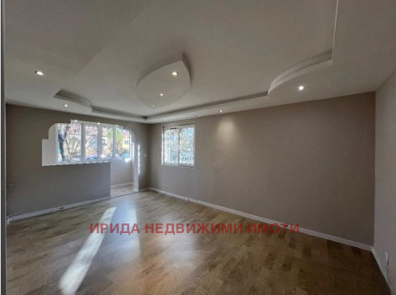 Продава 2-СТАЕН, гр. София, Света Троица