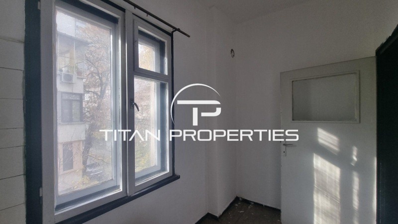 Продава ЕТАЖ ОТ КЪЩА, гр. Пловдив, Център, снимка 8 - Етаж от къща - 52414155