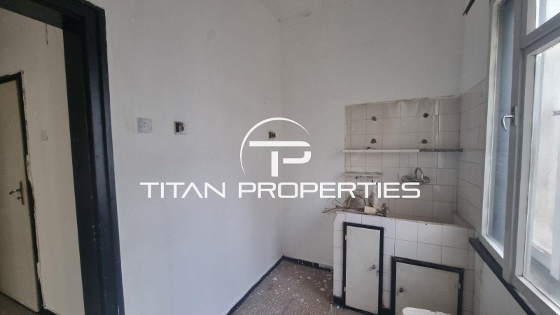 Продава ЕТАЖ ОТ КЪЩА, гр. Пловдив, Център, снимка 2 - Етаж от къща - 52414155